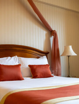 Cosy hotel room with elegant bedding, warm lighting, ideal for families or couples.
